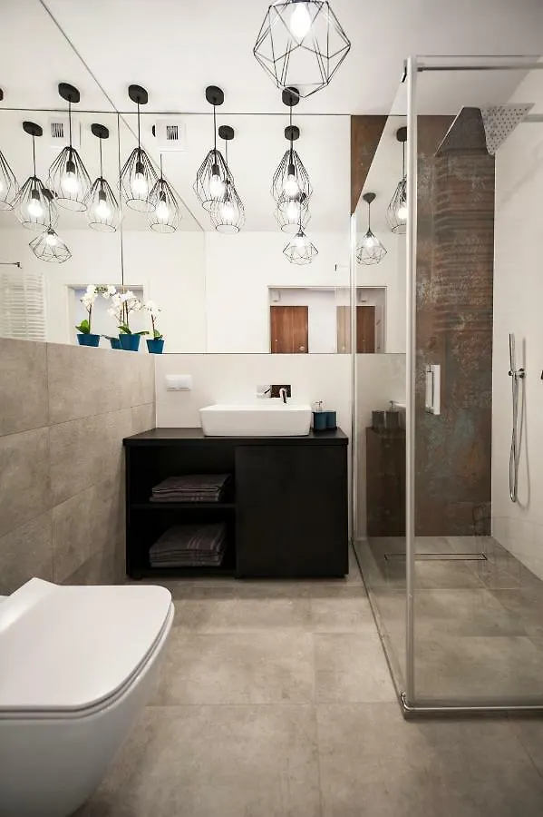 Unique 3City Apartments - Grey Apartment Gdansk